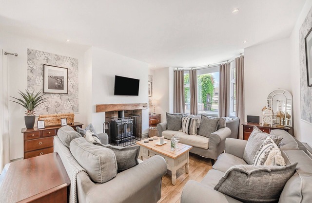 3 bedroom accommodation in Longframlington