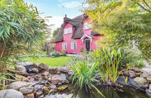 Beautiful thatched house in lovely gardens in the historic town of Saffron Walden.
