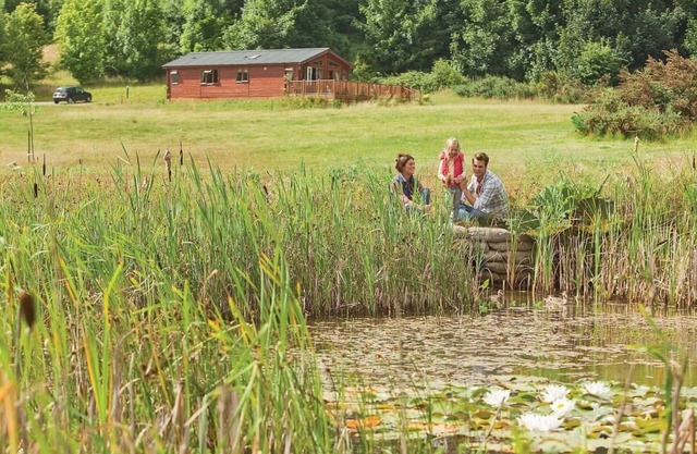 Woodland Lodge that’s well equipped with one double with en suite shower and two twin.