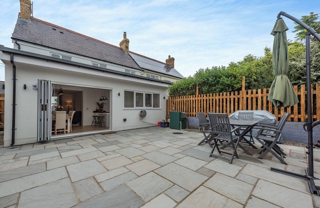 Hand picked for its superb standard and a 30 minute walk to the Pembrokeshire Coastal footpath.