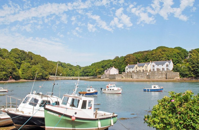 3 bedroom accommodation in Blackbridge, near Milford Haven