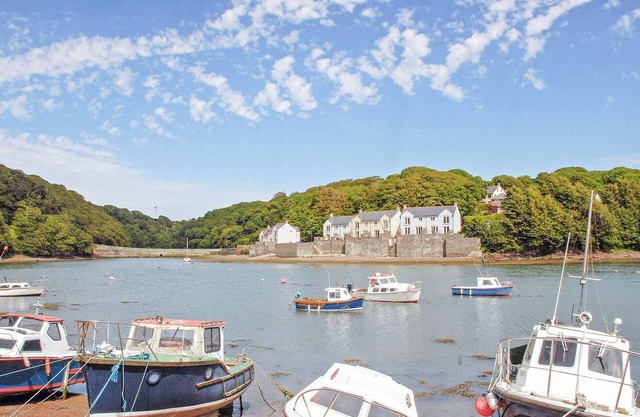 3 bedroom accommodation in Blackbridge, near Milford Haven