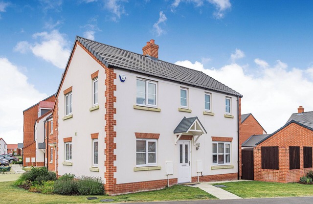 Roma is ideally located for you to explore the North Norfolk coast as well as the Norfolk Broads.