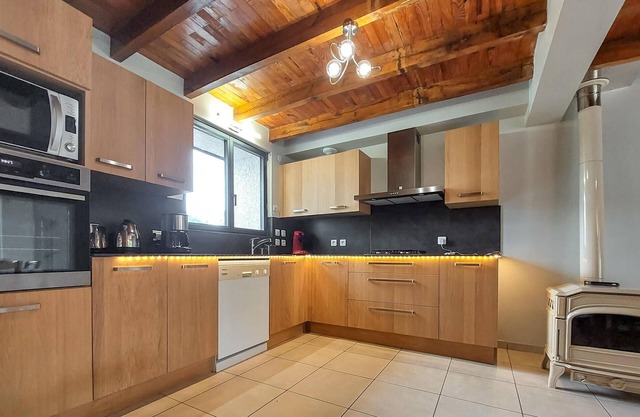 3 bedroom accommodation in Saint-Hostien