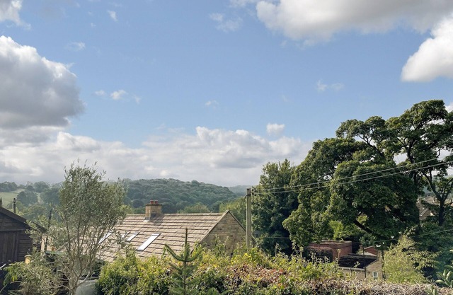 3 bedroom accommodation in Chesterfield