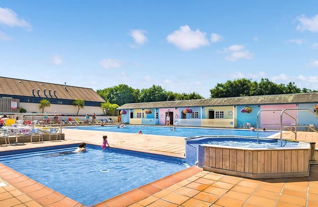 3 bedroom accommodation in Holywell Bay