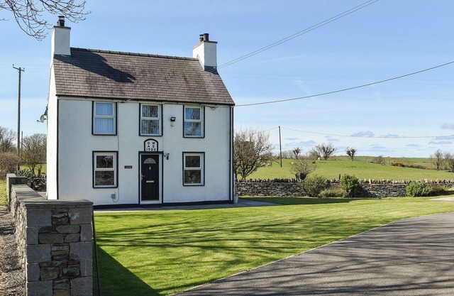 A detached picture-perfect cottage, only 1½ miles from the quaint village of Cemaes.