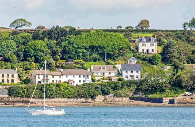 A stylish and luxurious new detached house with fabulous views across the sparkling Haven Waterway.