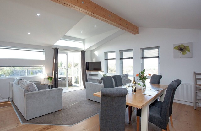 This Moorland Views chalet is a welcoming three bedroom lodge, sleeping up to six guests in total.
