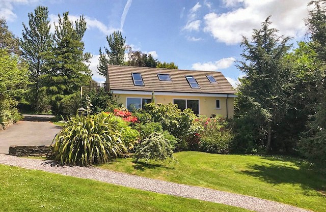 A super three-bedroom property in great location to discover Cornwall and Devon.