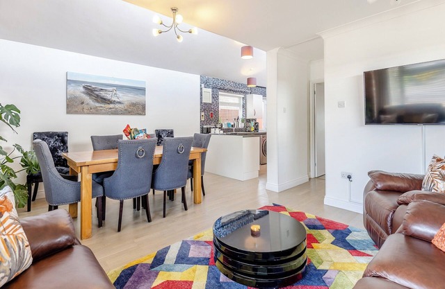 A stunning property very close to the beach, with amazing views and a south-facing garden.