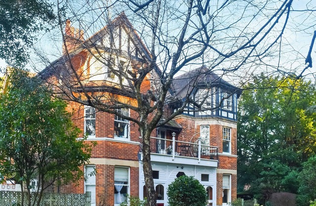 3 bedroom accommodation in Bournemouth