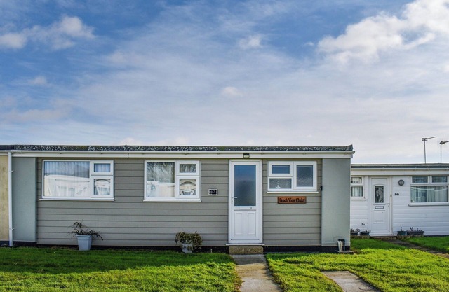 This charming chalet boasts beautiful sea views and is sure to make for a great family holiday.