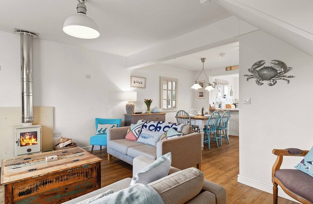 Crab Cottage is just a 5-minute walk to the beach and comfortably sleeps six guests.