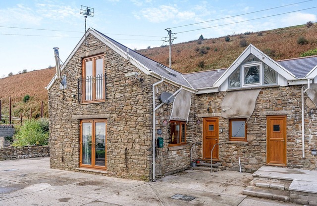3 bedroom accommodation in Cwmavon, near Swansea
