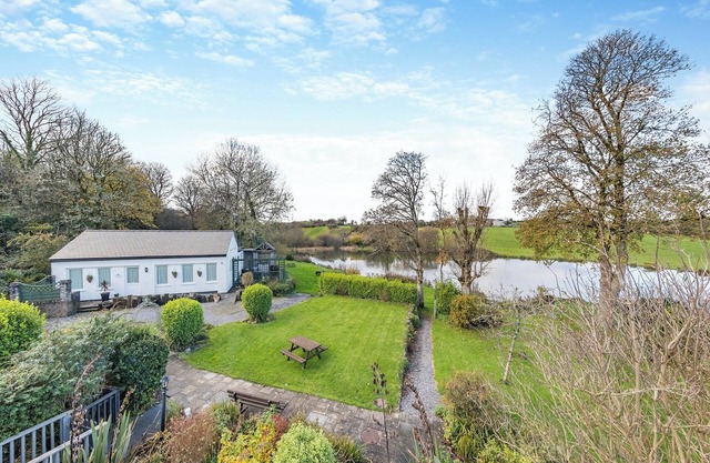 This cottage has wonderful lake views and with a private hot tub, it is perfect for families.