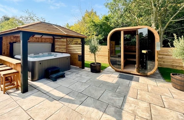 With a sunny south facing aspect, this three bedroom lodge provides a great place to relax.