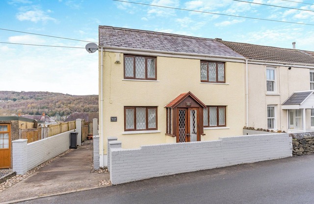 3 bedroom accommodation in Pontardawe