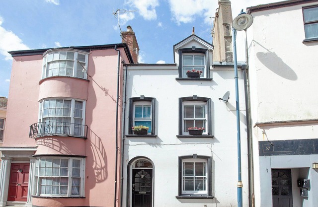 This fantastic holiday home is a super base for your coastal retreat in South Devon.