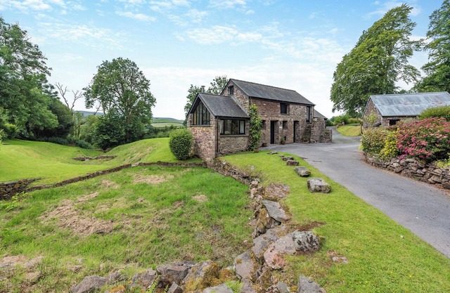 3 bedroom accommodation in Gwynfe, Llangadog