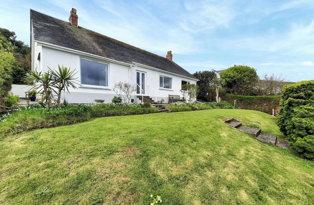 Whether you’re looking for a relaxing or adventurous holiday, this bungalow provides an ideal base.