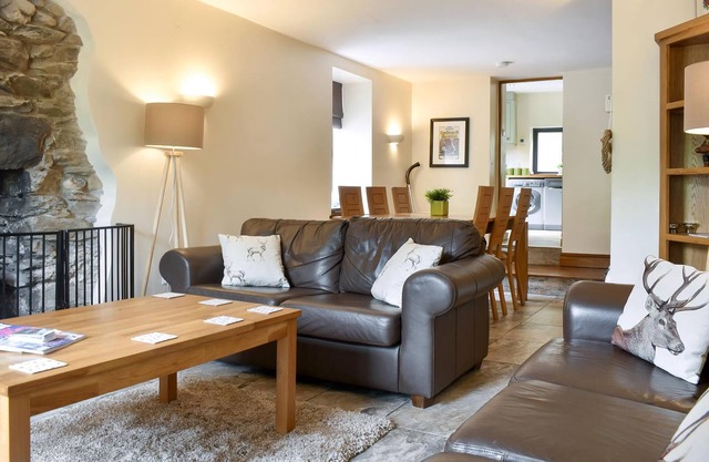 The location of this fabulous holiday cottage is close to so many popular areas.