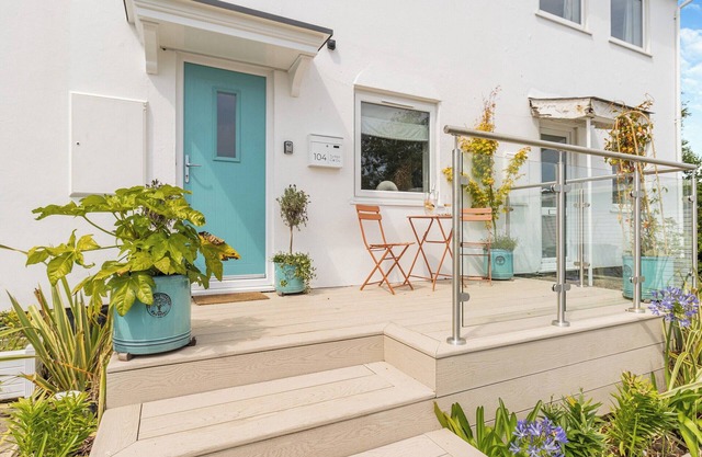 This cottage exudes charm, Immaculate interiors, tasteful décor, and comfy furnishings.