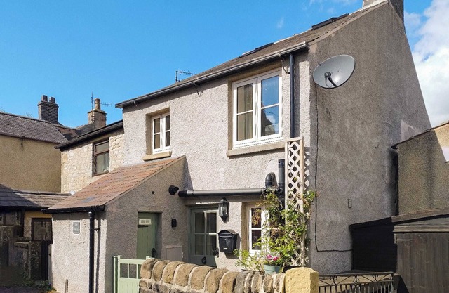 3 bedroom accommodation in Bradwell