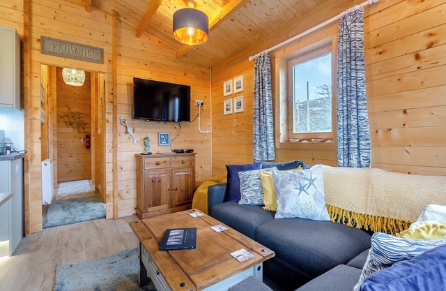 Seashell Lodge is located in Gairloch with views over the sea and beyond.