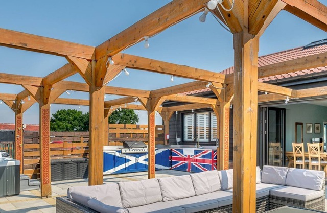 3 bedroom accommodation in Hadleigh