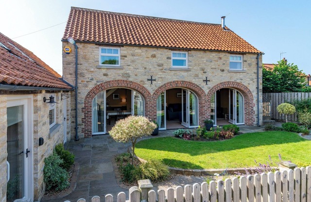 The Cart House is a beautiful stone property, with all the character and charm you could wish for.