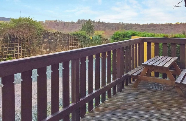 Beautifully decorated lodge overlooking the stunning Ceirog valley and ancient Chirk Castle.