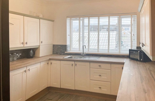 3 bedroom accommodation in Porthcawl, near Swansea