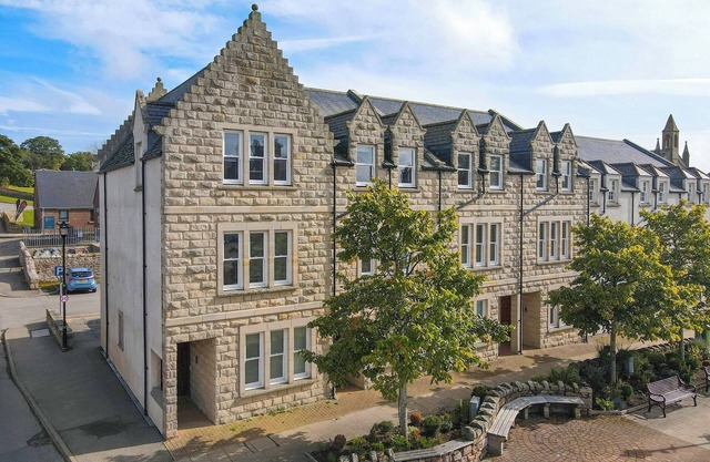 1 Argyle Place is a stylish end-of-terrace three-bedroom townhouse in the centre of Dornoch.