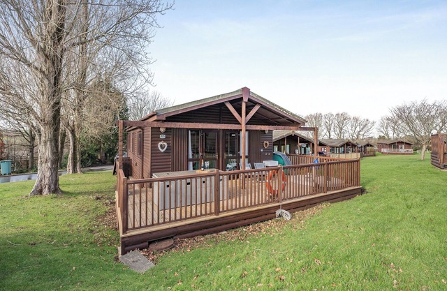 3 bedroom accommodation in Gurnard