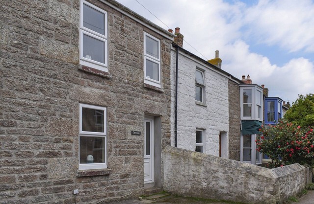3 bedroom accommodation in St Just