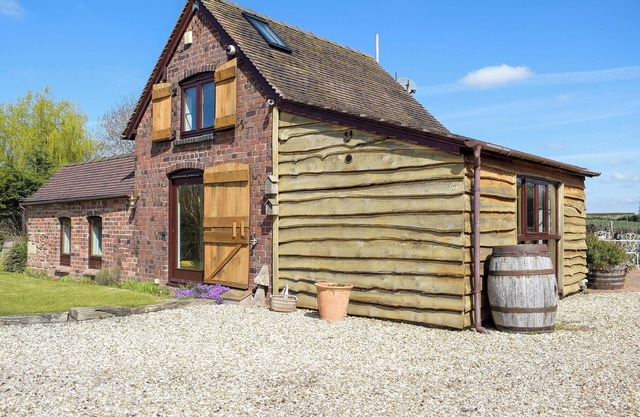 Detached cottage with a separate shepherd’s hut and a detached games room for guests to enjoy.