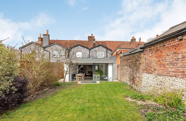 3 bedroom accommodation in Twyford