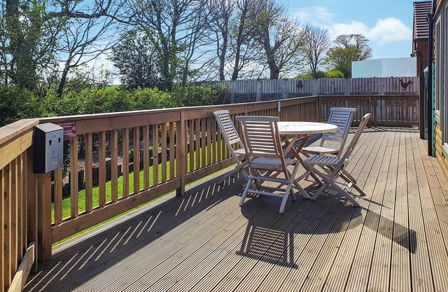 Deluxe, contemporary lodge with one master double with en suite shower, one double and one twin.
