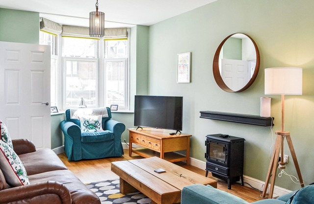 Fabulous three bedrooms town house, just a few minutes walk from the beach.