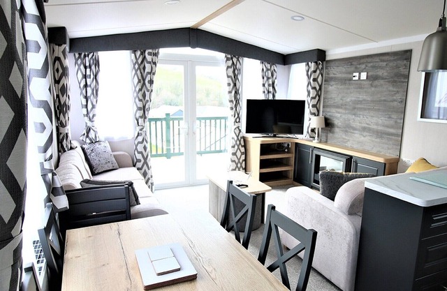 3 bedroom accommodation in Llanrhystud, Cardiganshire