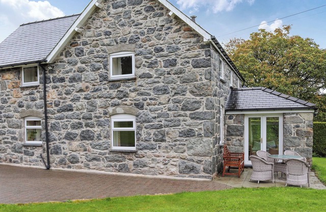 Surrounded by magnificent countryside views, this wonderful farmhouse is perfect for families.