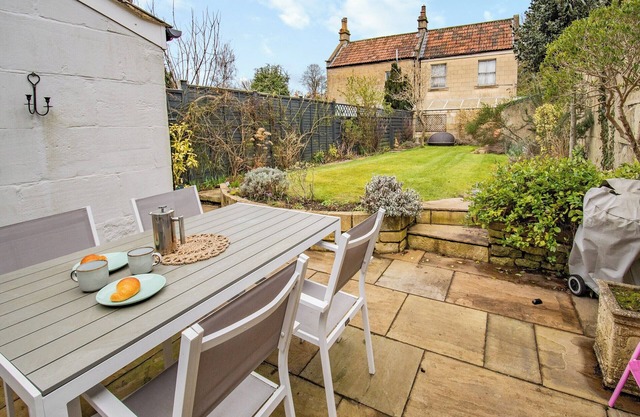 Belle Vue cottage is a beautiful property located in the village of Combe Down.