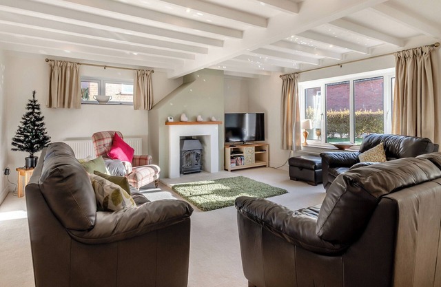 3 bedroom accommodation in Holt