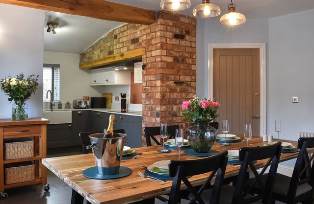 Discover the perfect getaway in Slingsby, a cosy holiday home for families, friends, and couples.