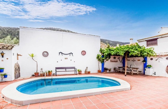 3 Bedroom Amazing Home In Rute