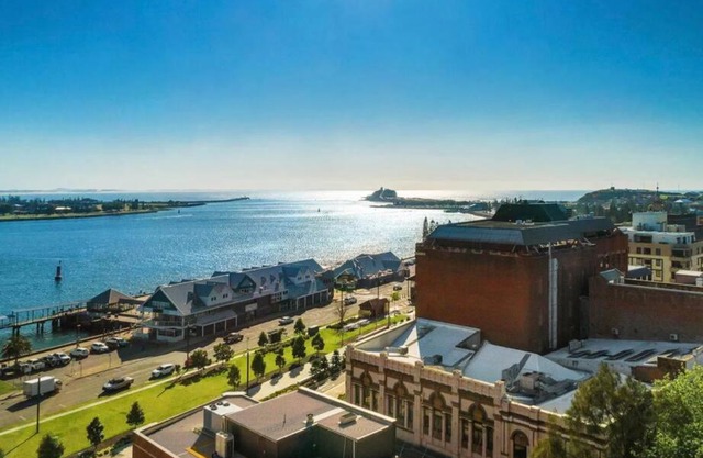3 Bedroom Apartment over looking Newcastle