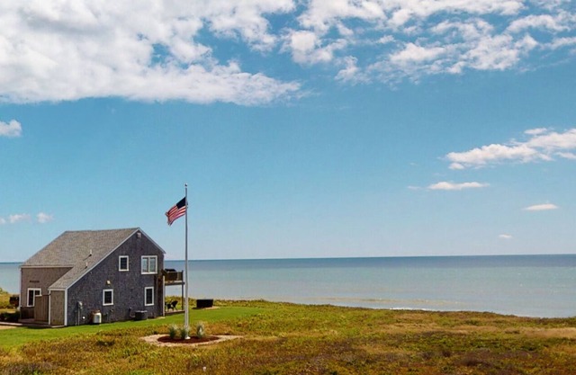 3 Bedroom Beach Front Cottage - 16 Sheep Pond Road