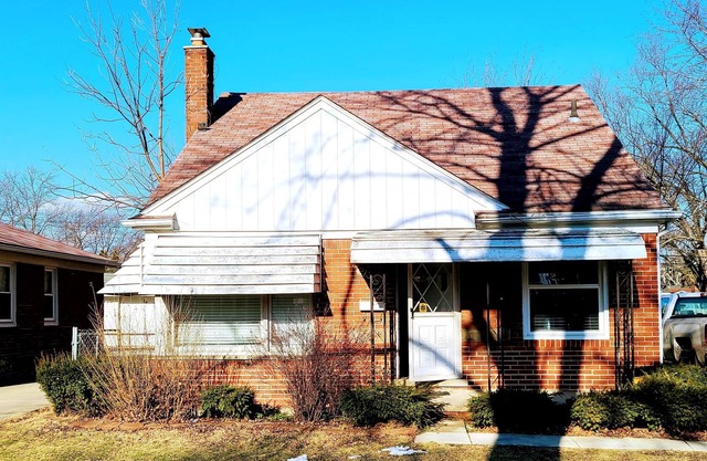 3 Bedroom Bungalow on quiet street in good area