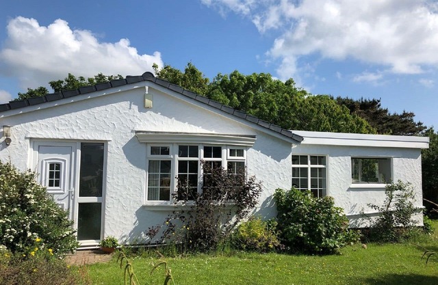 Bungalow de 3 chambres avec grand jardin sécurisé à proximité des plages de sable